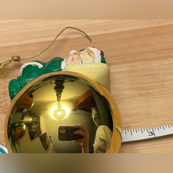 Set of 2 Christmas Ornaments Sleeping Babies Red Green Outfits Resin Gold Orbs - Picture 6 of 11